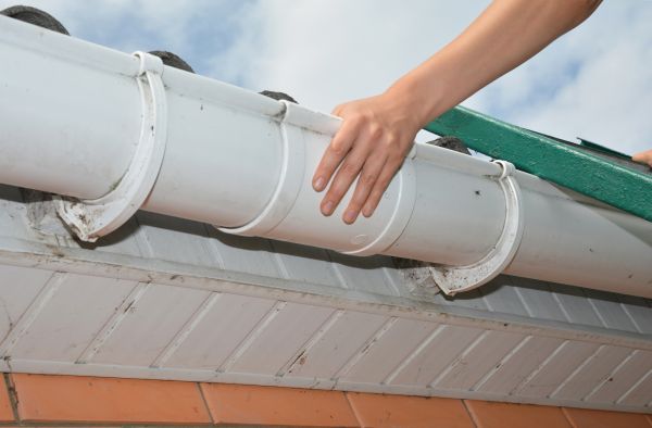 Cost of Gutter Reattachment in Foley
