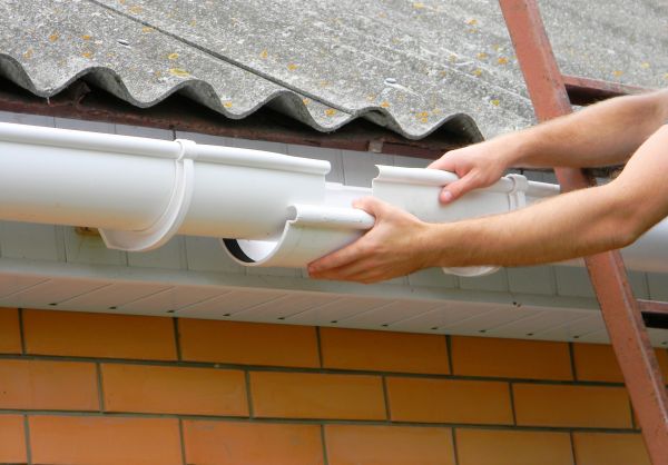 Cost of Gutter Hanging in Foley